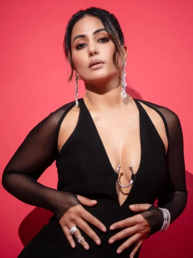 Hina Khan Makes Jaws Drop In The Black Thigh High Slit Dress.